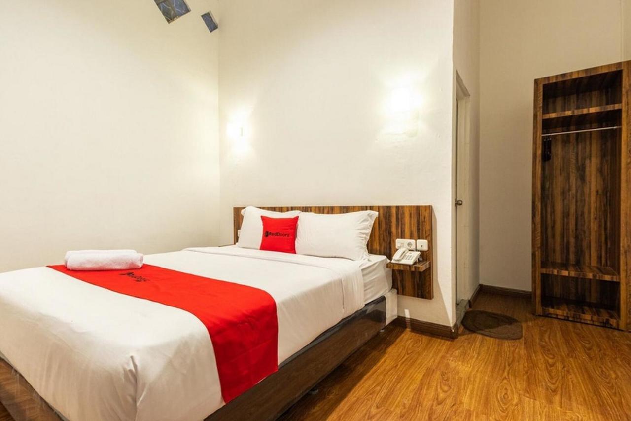 Reddoorz @ Binjai Hotel Exterior photo