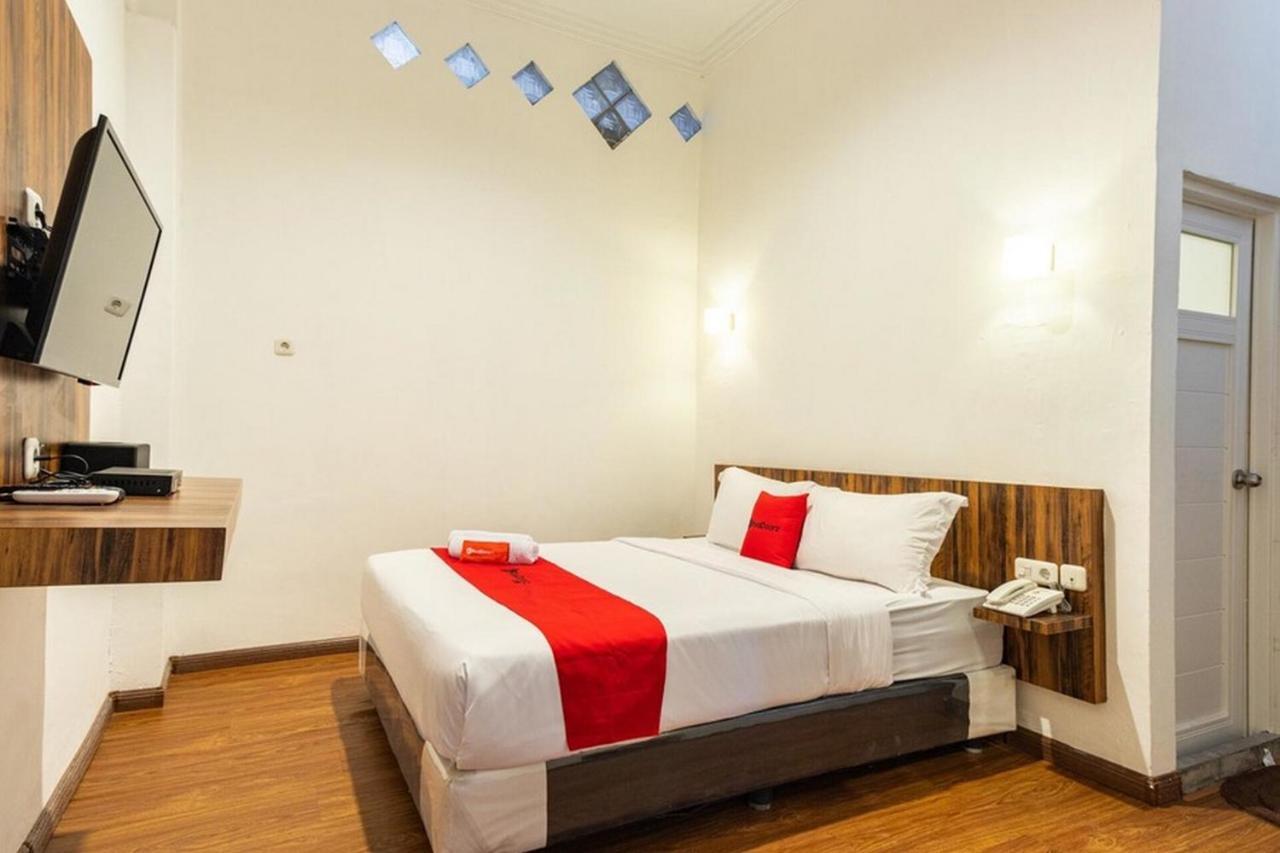 Reddoorz @ Binjai Hotel Exterior photo